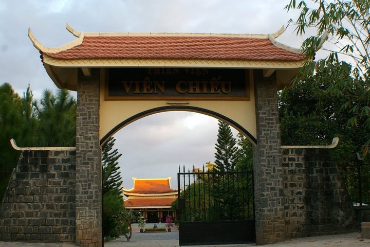 Viên Chiếu – thiền sư bậc thầy, thi nhân