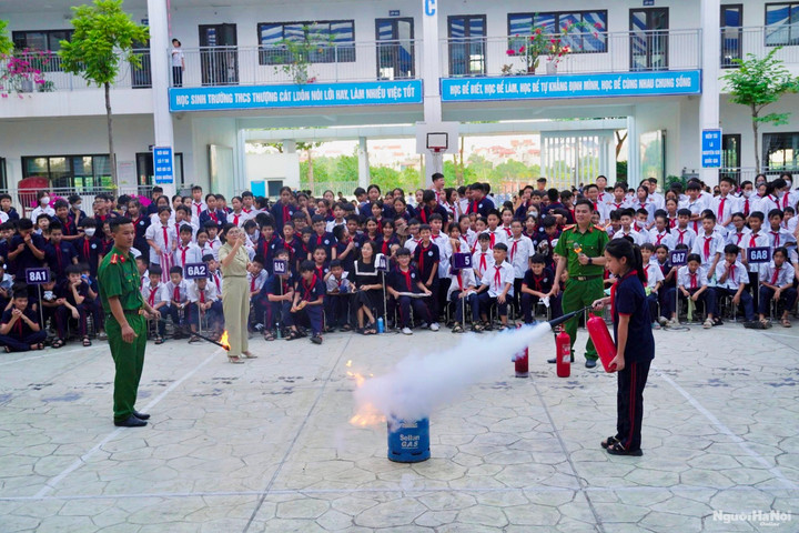 Trường THCS Thượng Cát tuyên truyền cho học sinh về công tác phòng cháy chữa cháy