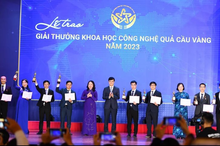 Vinh danh 10 nhà khoa học trẻ nhận giải thưởng Quả cầu vàng 2023