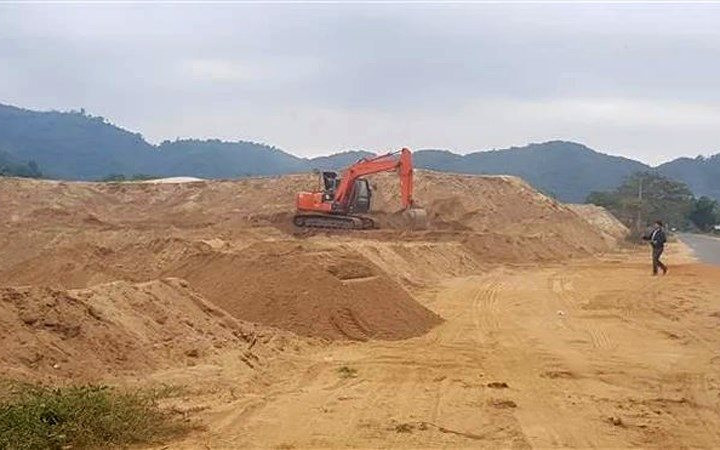 Hà Nội yêu cầu kiểm tra việc tổ chức đấu giá quyền khai thác khoáng sản 3 mỏ cát