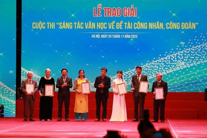 Trao giải Cuộc thi sáng tác văn học về đề tài Công nhân và Công đoàn