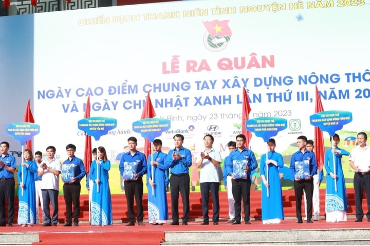 Thanh niên tình nguyện chung tay xây dựng nông thôn mới