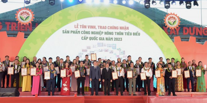 Tôn vinh 173 sản phẩm công nghiệp nông thôn tiêu biểu cấp Quốc gia