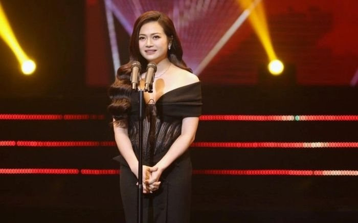 Kiều Anh nhận giải "Nữ diễn viên ấn tượng" tại VTV Awards 2023