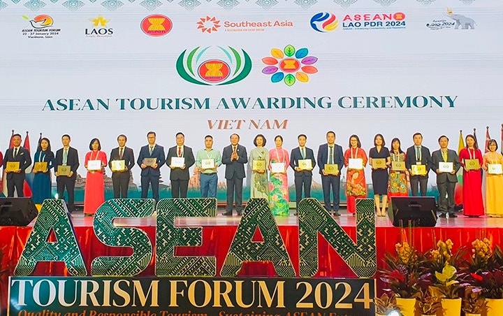 Thành phố Huế nhận giải thưởng Thành phố Du lịch Sạch ASEAN