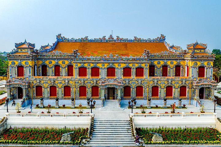 Hai cung điện nguy nga trong Đại nội Huế, đón khách ngày Tết Giáp Thìn