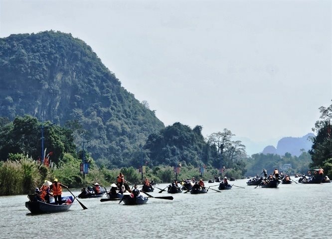 Gần 20.000 lượt khách trẩy hội chùa Hương trong 3 ngày Tết Giáp Thìn