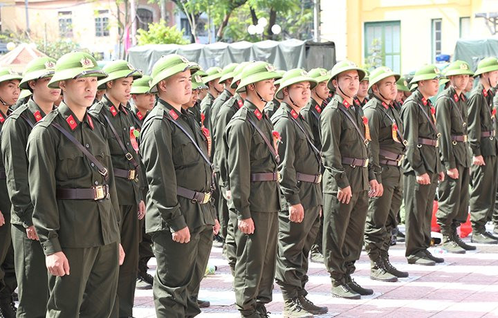 Hơn 1.500 thanh niên Thừa Thiên – Huế hăng hái lên đường nhập ngũ