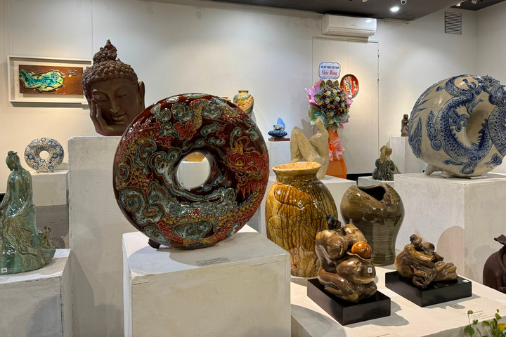 Lan tỏa vẻ đẹp của gốm trong triển lãm "Dáng xuân 2024"