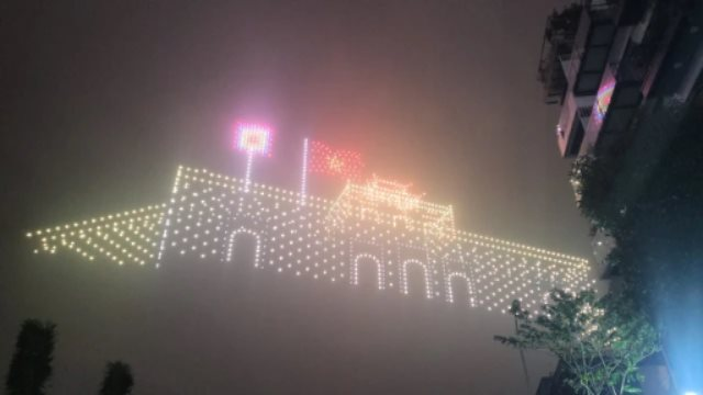 Bầu trời Hà Nội sẽ lại được thắp sáng bởi lễ hội trình diễn drone mang tên "Sắc hương Tây Hồ"