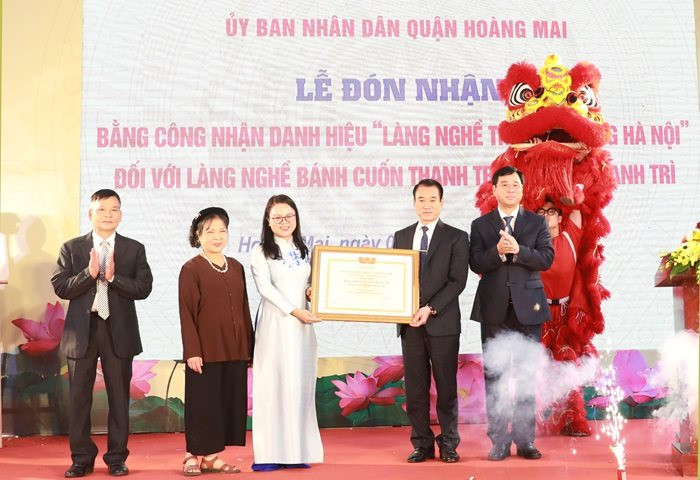 Làng nghề bánh cuốn Thanh Trì đón nhận danh hiệu "Làng nghề truyền thống Hà Nội"