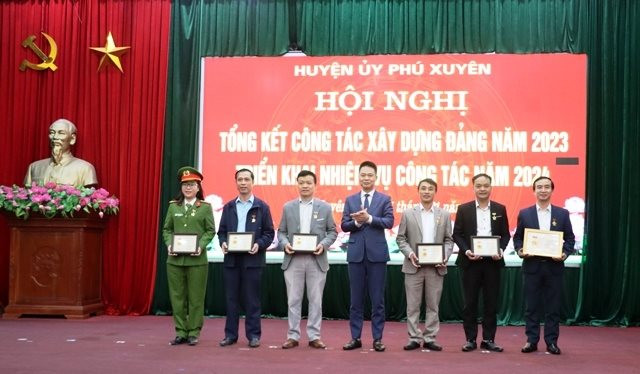 Huyện Phú Xuyên tiếp tục nâng cao năng lực lãnh đạo, sức chiến đấu của các tổ chức Đảng