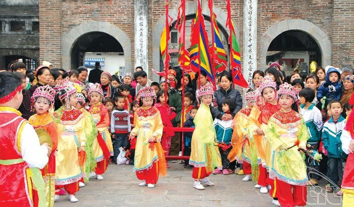 Tục nâng phan trong lễ hội chùa Nành