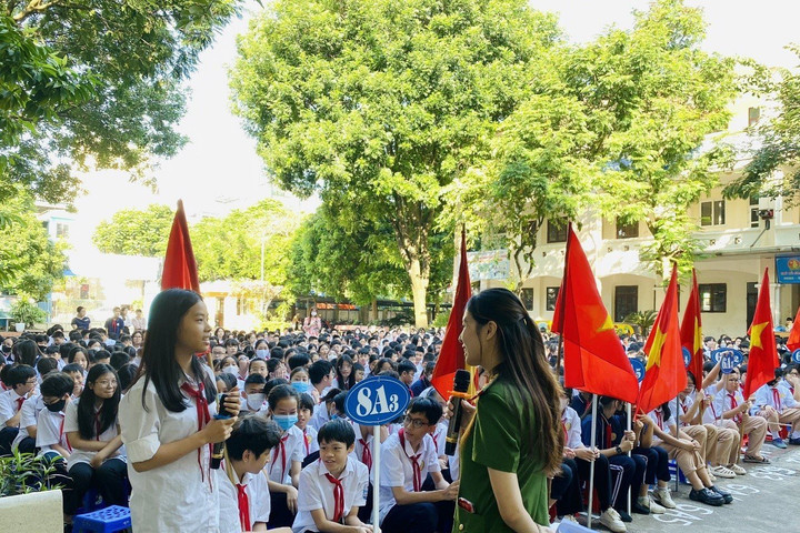 Trường THCS Việt Hưng: Chung tay sẻ chia yêu thương