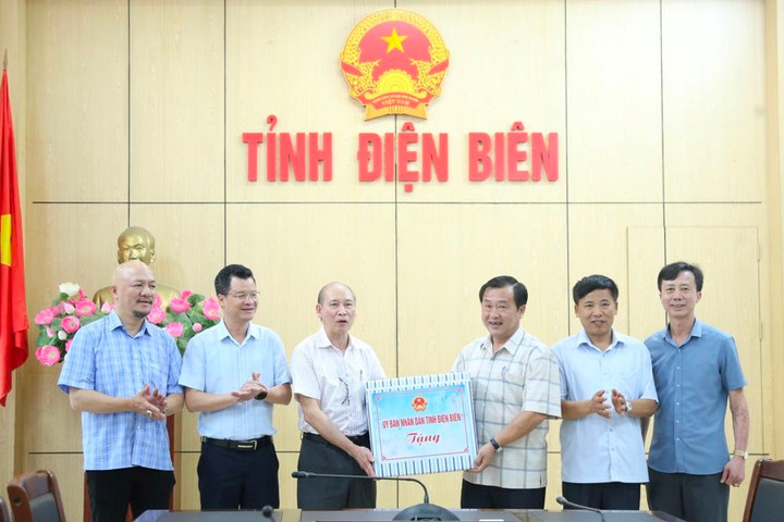 Hội Nhà báo TP Hà Nội thăm và làm việc tại UBND tỉnh Điện Biên