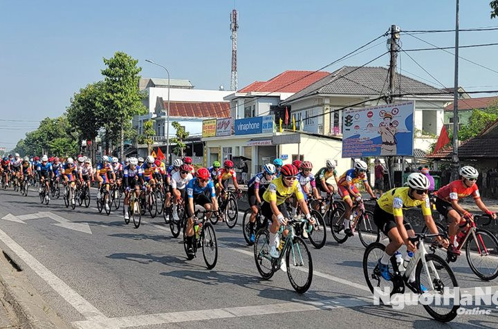 Hấp dẫn, gay cấn chặng qua Huế giải đua xe đạp tranh Cúp Truyền hình TP Hồ Chí Minh