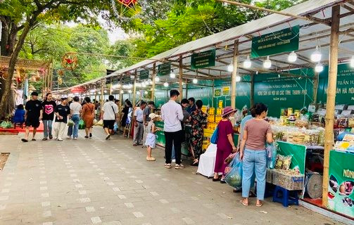 Hà Nội dự kiến cấm tổ chức hội chợ ở phố đi bộ hồ Gươm
