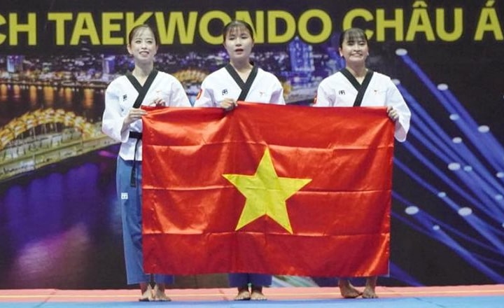 Châu Tuyết Vân cùng đồng đội giành HCV Giải taekwondo vô địch châu Á