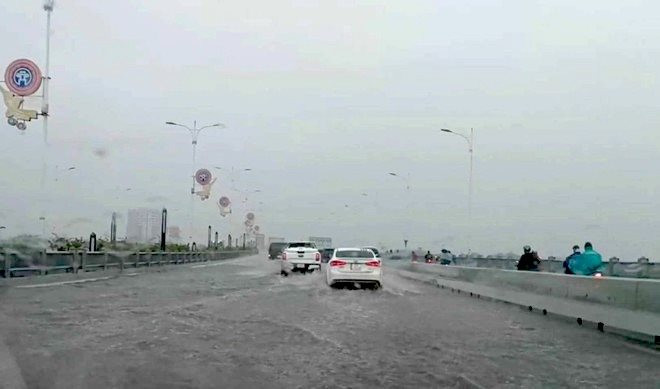 Hà Nội yêu cầu làm rõ nguyên nhân cầu Vĩnh Tuy 2 bị ngập nước