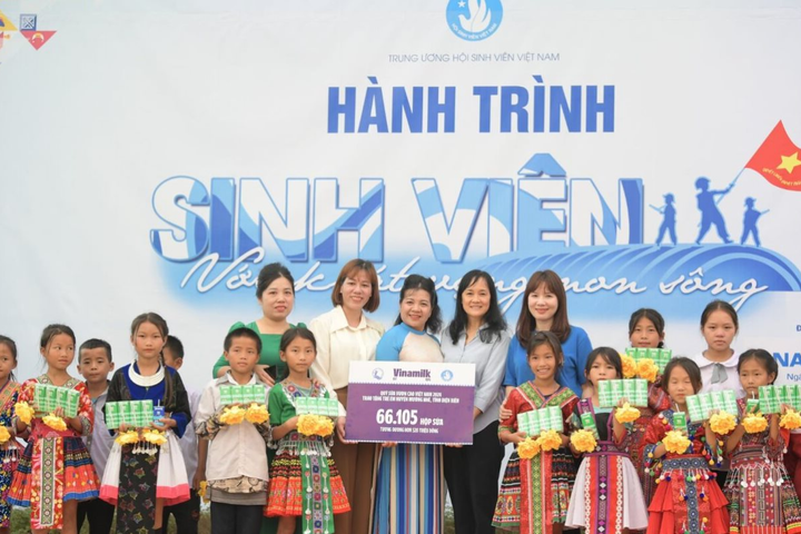 Vinamilk & Quỹ Sữa Vươn Cao Việt Nam lần thứ 17 thêm nhiều bữa có sữa cho trẻ em