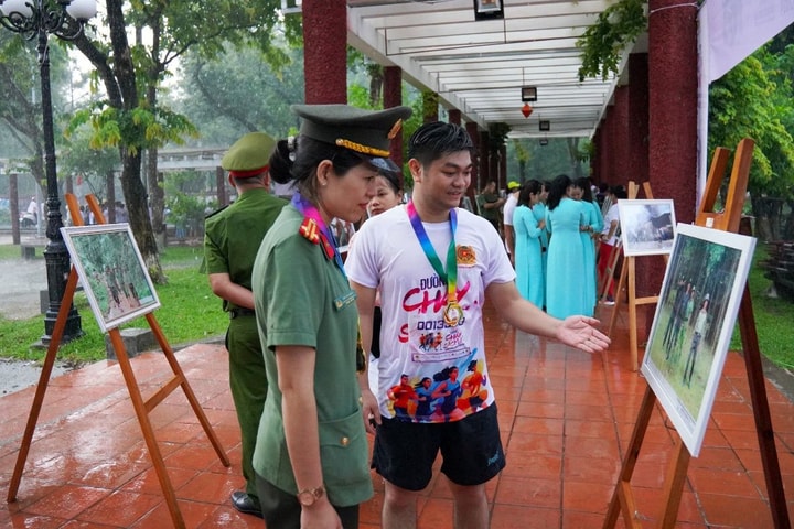 Sôi động “Đường chạy sắc màu”, triển lãm ảnh “Công an Thừa Thiên Huế - Vì cuộc sống bình yên”