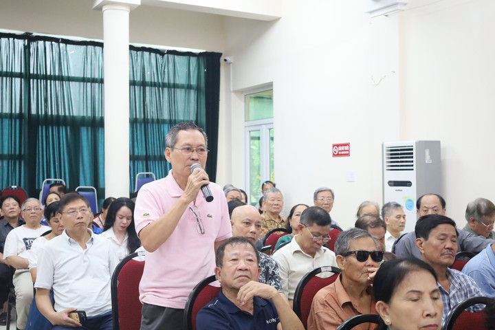 Cử tri phường Yên Phụ đề xuất đảm bảo vệ sinh môi trường, trật tự đô thị trên địa bàn