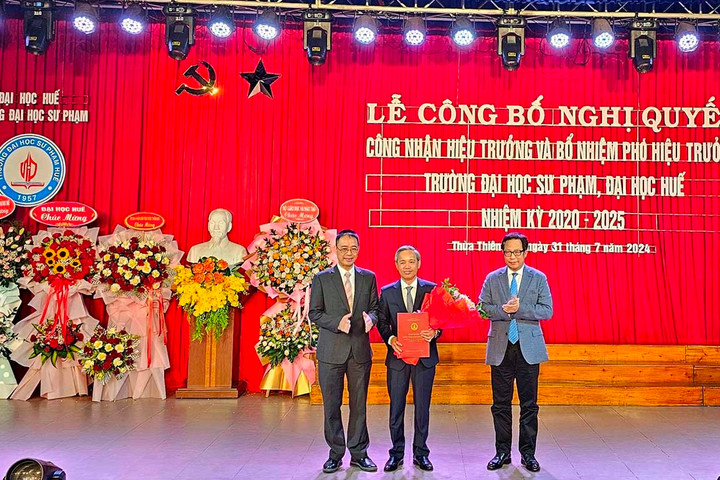 Công nhận Hiệu trưởng, bổ nhiệm Phó Hiệu trưởng Trường Đại học Sư phạm – Đại học Huế