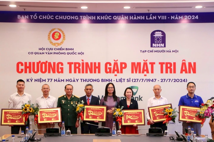 Lan tỏa những bông hoa đẹp trong hoạt động “Đền ơn đáp nghĩa”