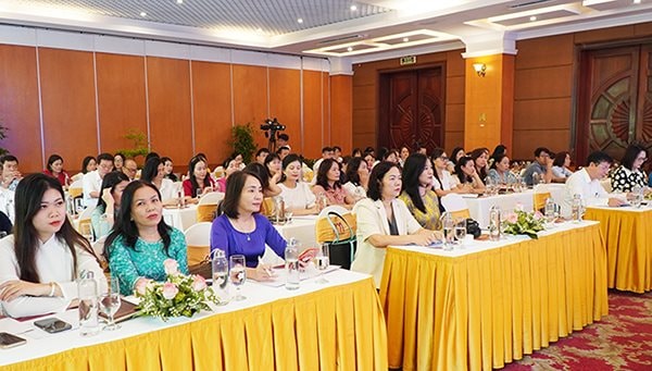 Tập huấn “Nội dung và phương pháp giáo dục quyền con người” cho các giáo viên khu vực miền Trung