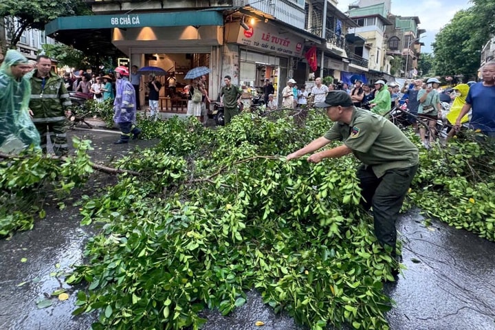 Người dân Hà Nội không nên ra khỏi nhà khi bão số 3 đổ bộ vào Thủ đô