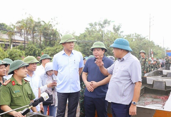 Chủ tịch UBND Thành phố Trần Sỹ Thanh: Chăm lo chu đáo đời sống người dân trước diễn biến phức tạp của mưa lũ