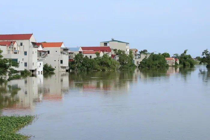 Hà Nội mưa to, lũ sông Tích, sông Bùi lại lên