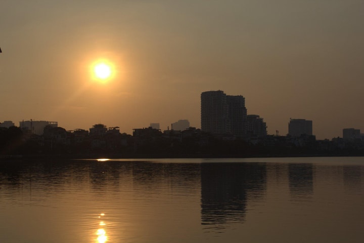 Đắm chìm trong hoàng hôn hồ Tây những ngày mùa thu tháng Mười