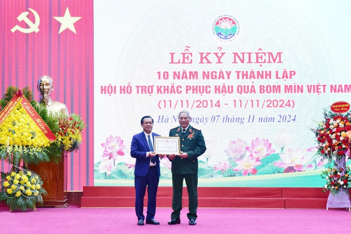 Nhịp cầu nối những tấm lòng nhân ái với nạn nhân bom mìn