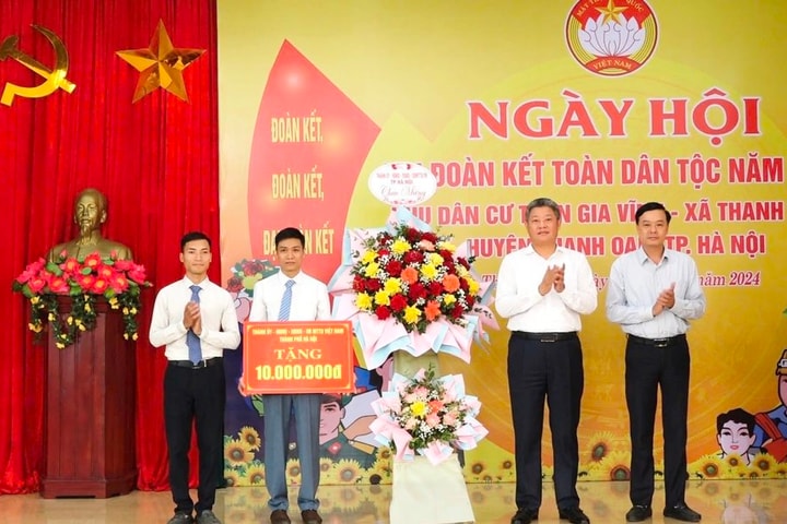 Phó Chủ tịch UBND thành phố Nguyễn Mạnh Quyền dự Ngày hội Đại đoàn kết toàn dân tộc tại huyện Thanh Oai