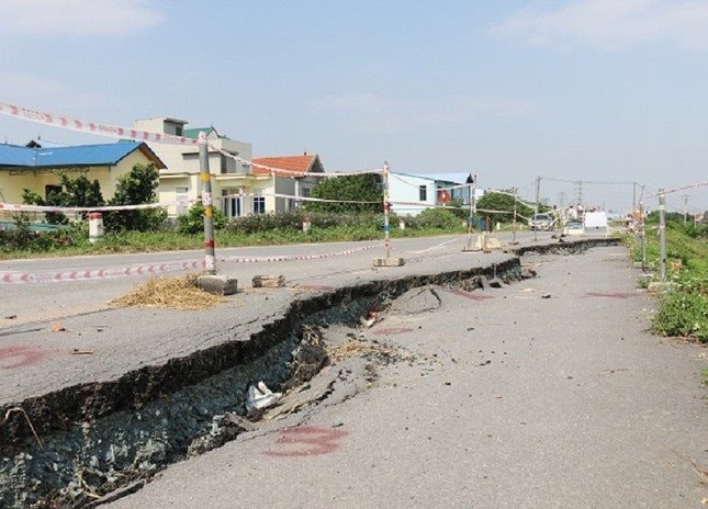 Hà Nội công bố tình huống khẩn cấp sạt lở đê tại đê Hữu Đáy, huyện Quốc Oai