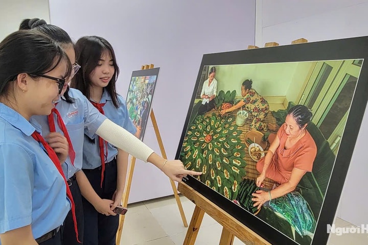 Trao giải, triển lãm 62 tác phẩm ảnh “Nghề truyền thống Huế - Mạch nguồn di sản”