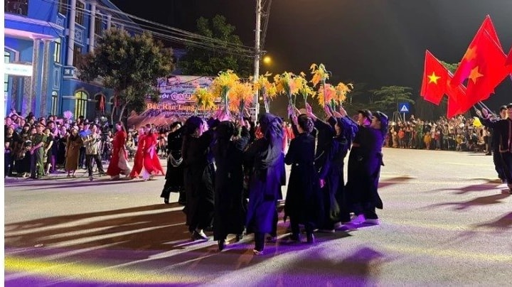 Lễ hội Carnaval đường phố với chủ đề “Bắc Kạn lung linh sắc màu”