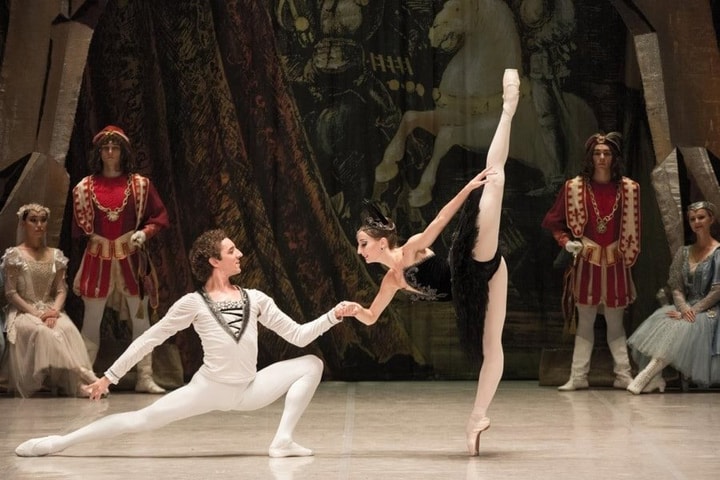 Vở ballet ‘Hồ thiên nga" chuẩn bị được các nghệ sĩ Nga trình diễn tại Hà Nội