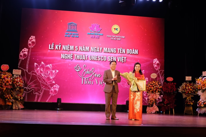 Đoàn nghệ thuật UNESCO Sen Việt với những câu chuyện gắn liền với văn hóa Việt Nam