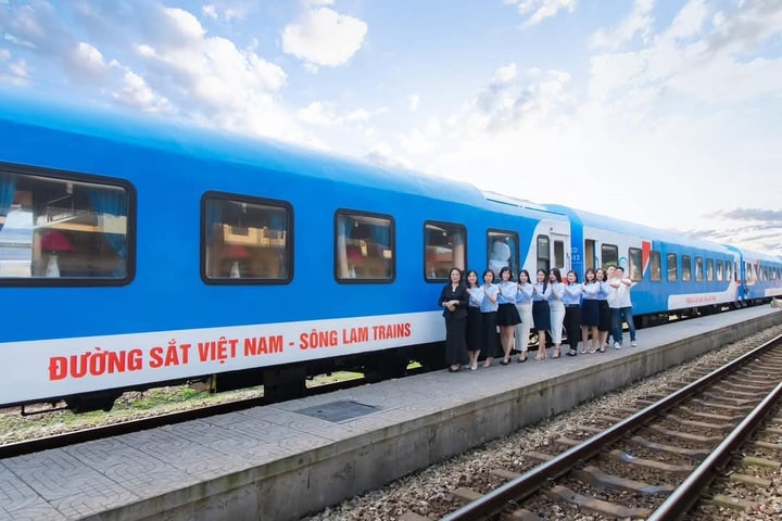 Ra mắt Đoàn tàu chất lượng cao Sông Lam chặng Hà Nội- Vinh trước dịp nghỉ lễ 30/4 và 1/5