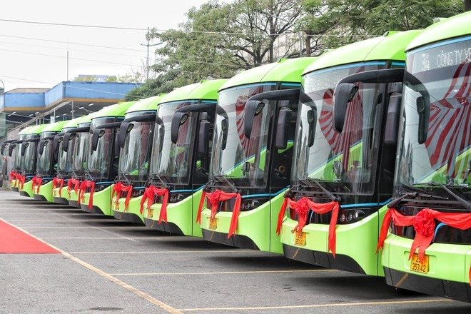 Xe buýt tuyến 34 bến xe Mỹ Đình- Gia Lâm chuyển đổi xe điện