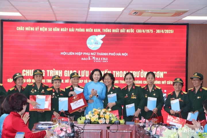 Gặp mặt, giao lưu nhân chứng lịch sử Đại đội nữ lái xe "Huyền thoại Trường Sơn"
