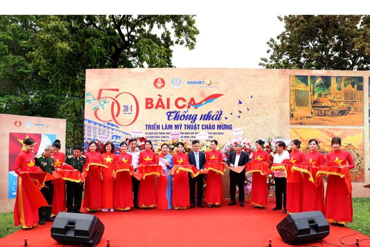 Triển lãm “Bài ca thống nhất” tái hiện ký ức hào hùng của dân tộc