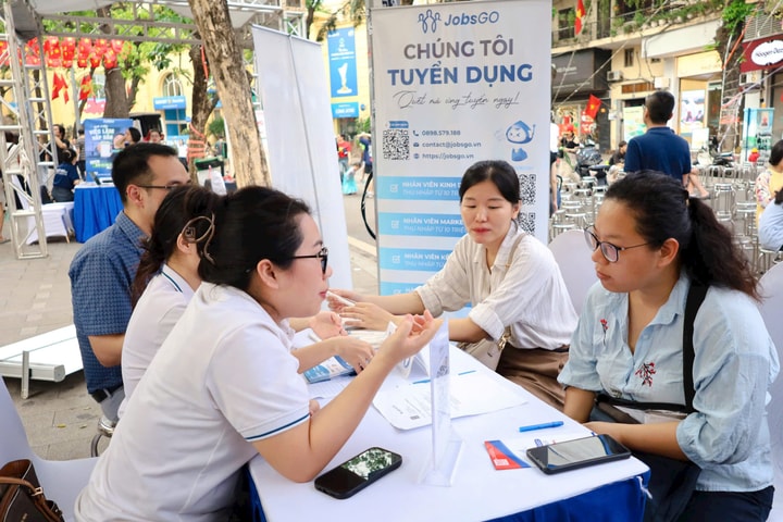 ​Gần 2.000 cơ hội việc làm tại ngày hội tư vấn, giao dịch việc làm quận Hoàn Kiếm