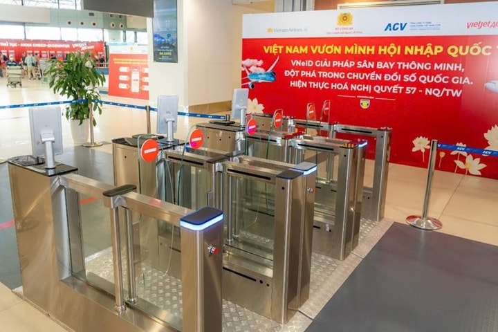 Sân bay Nội Bài triển khai làm thủ tục bằng sinh trắc học trên VNeID