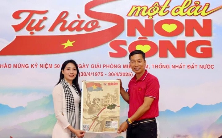 Thanh âm và sắc cờ nhuộm màu sóng gió Trường Sa giữa lòng Hà Nội