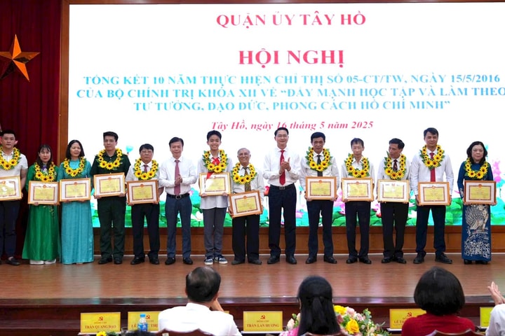 Tây Hồ biểu dương các tập thể, cá nhân xuất sắc học tập và làm theo Bác