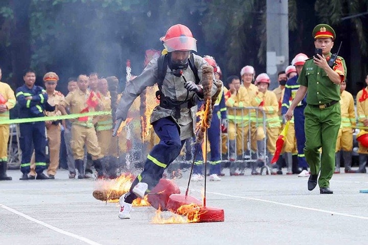 Bản lĩnh người lính cứu hỏa qua hội thi chữa cháy và cứu nạn, cứu hộ toàn quốc