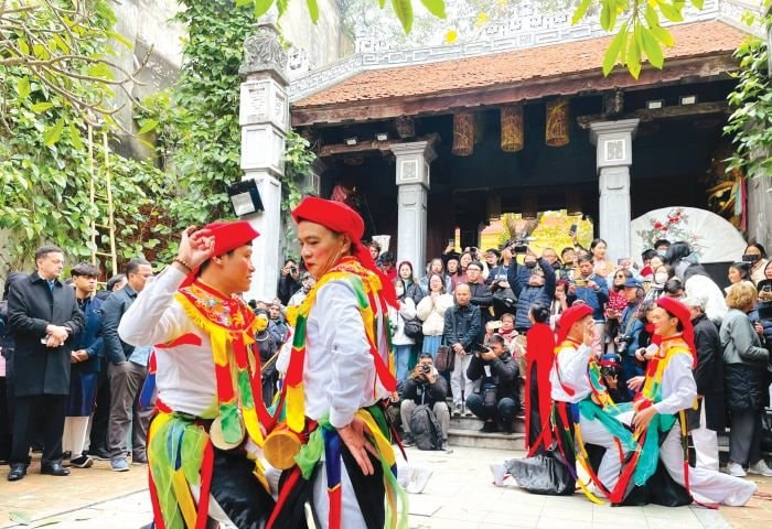 Xây dựng môi trường văn hóa nhìn từ phong tục và hương ước